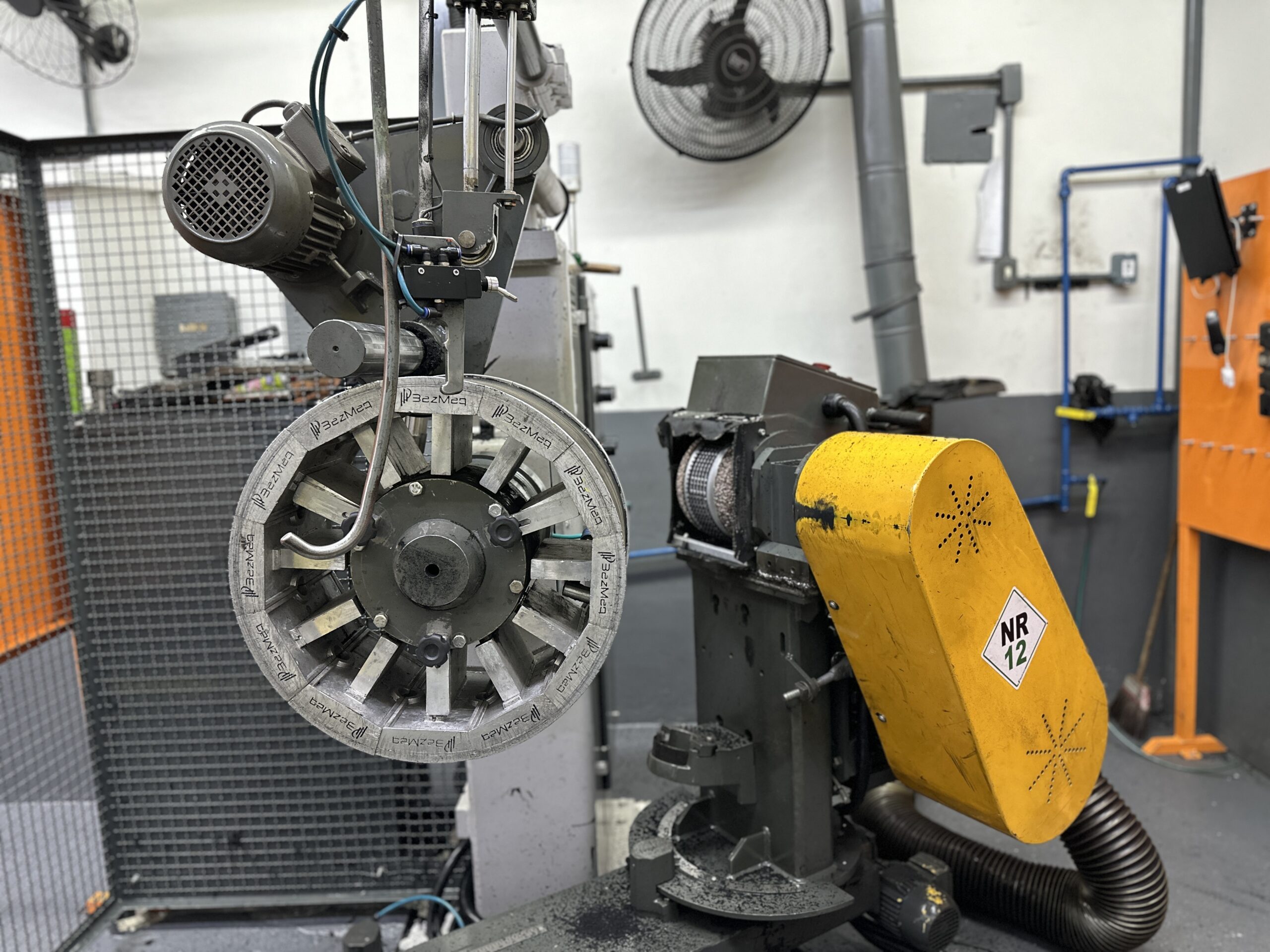 Máquina de Raspa - Recapagem Ricamar Pneus - Vipal